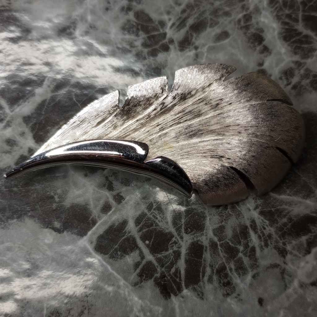 Pastelli Vintage Silvertone Textured Leaf Brooch Pin